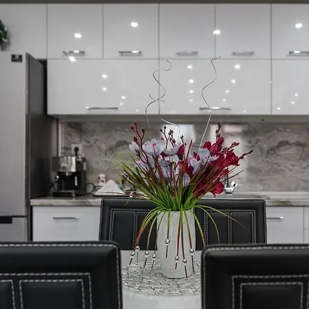Appartement - A Brand New Luxury & Comfy 2 *